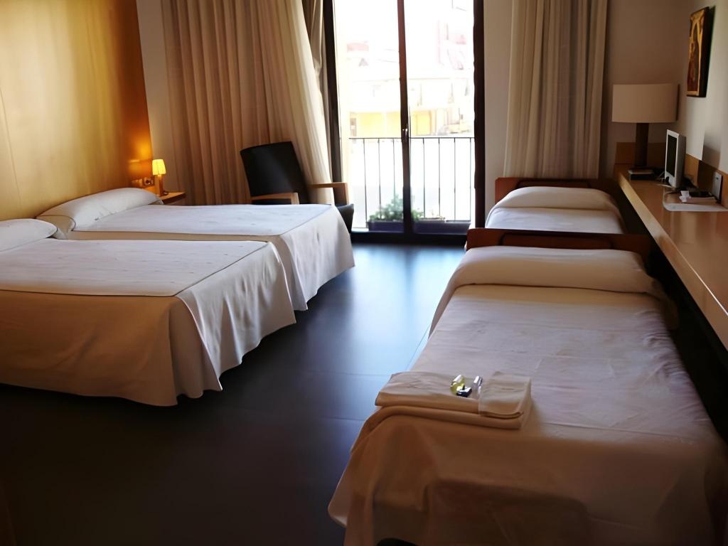 Hospederia Pax  Rooms  Family Room 11