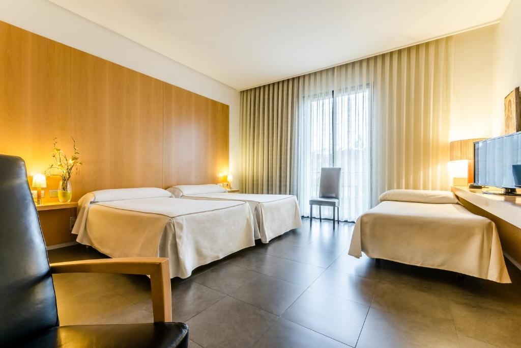 Hospederia Pax  Rooms  Twin Room With Extra Bed 2