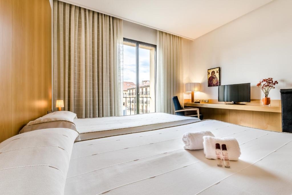 Hospederia Pax  Rooms  Twin Room With View 6