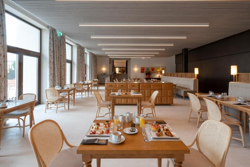 Parador De Leon  Dining  Food And Beverages 1