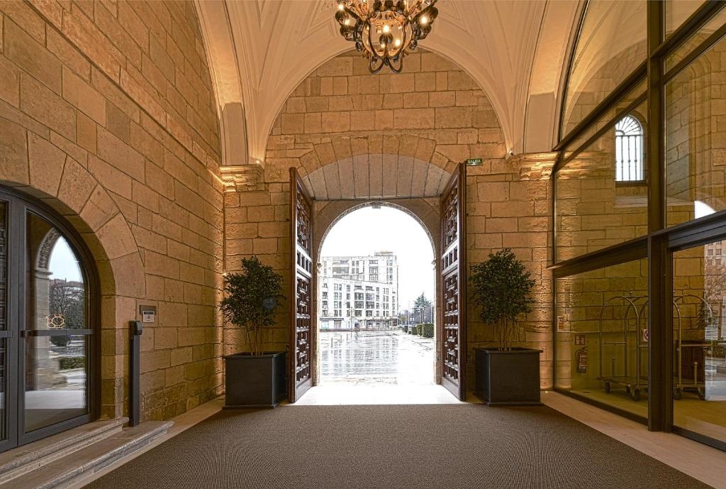 Parador De Leon  Property Views  Entrance 20