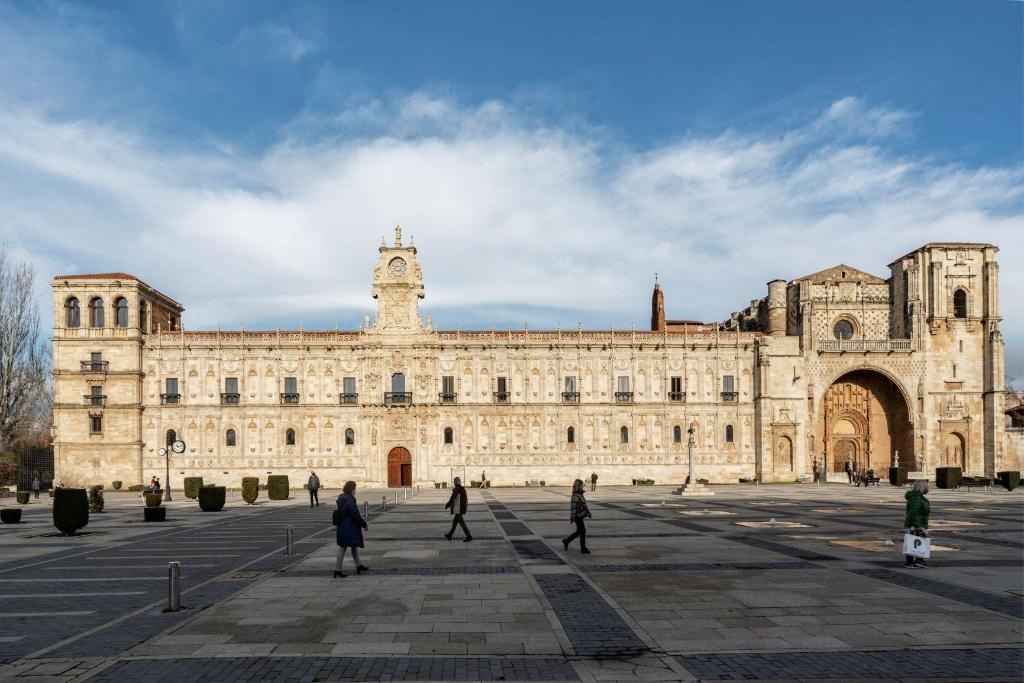 Parador De Leon  Property Views  Exterior View 1