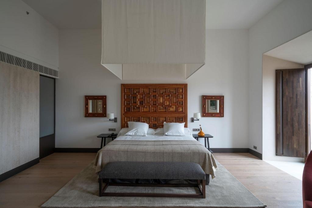 Parador De Leon  Rooms  Standard Double Room Bedroom 5