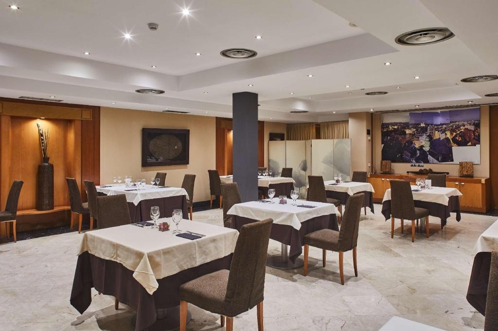 Silken Luis De Leon Hotel  Dining  Restaurant 2
