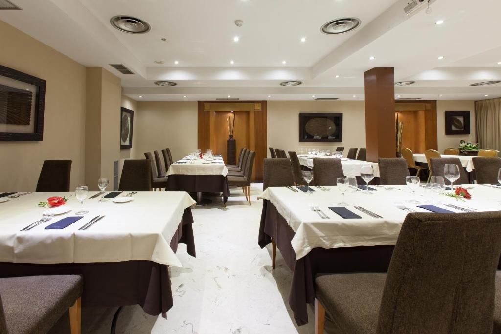 Silken Luis De Leon Hotel  Facilities  Barlounge 5