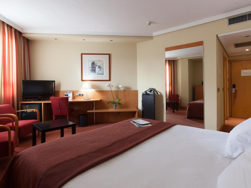 Silken Luis De Leon Hotel  Rooms  Club 8
