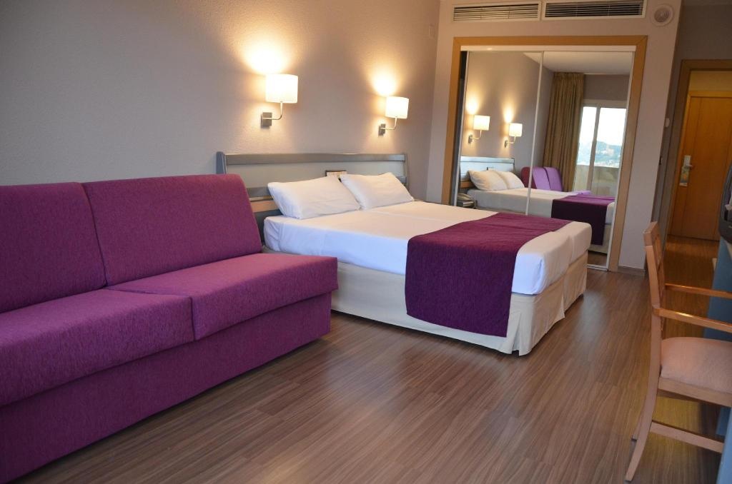 Beatriz Toledo Auditorium Spa  Rooms  Family Room Guestroom 15