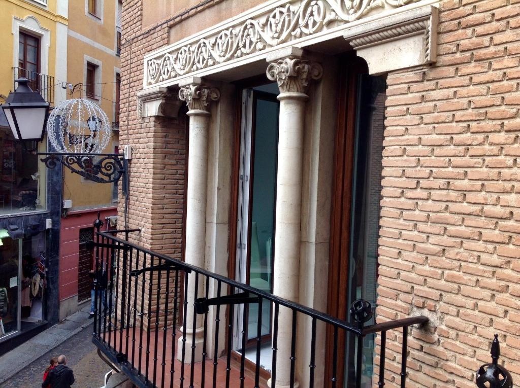CASON DEL CORPUS Apartamento Deluxe 1 Go Native Toledo 10 PLAZAS  Property Views  Entrance 3