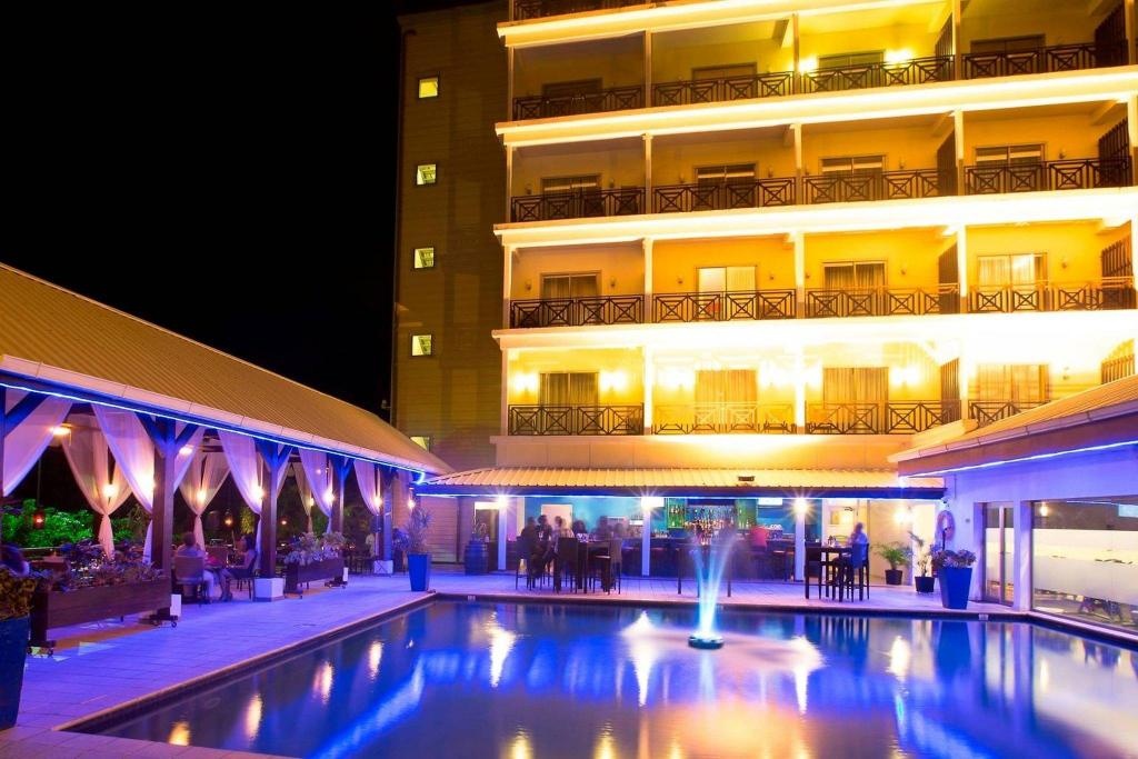 Courtyard Paramaribo  Dining  Restaurant 2
