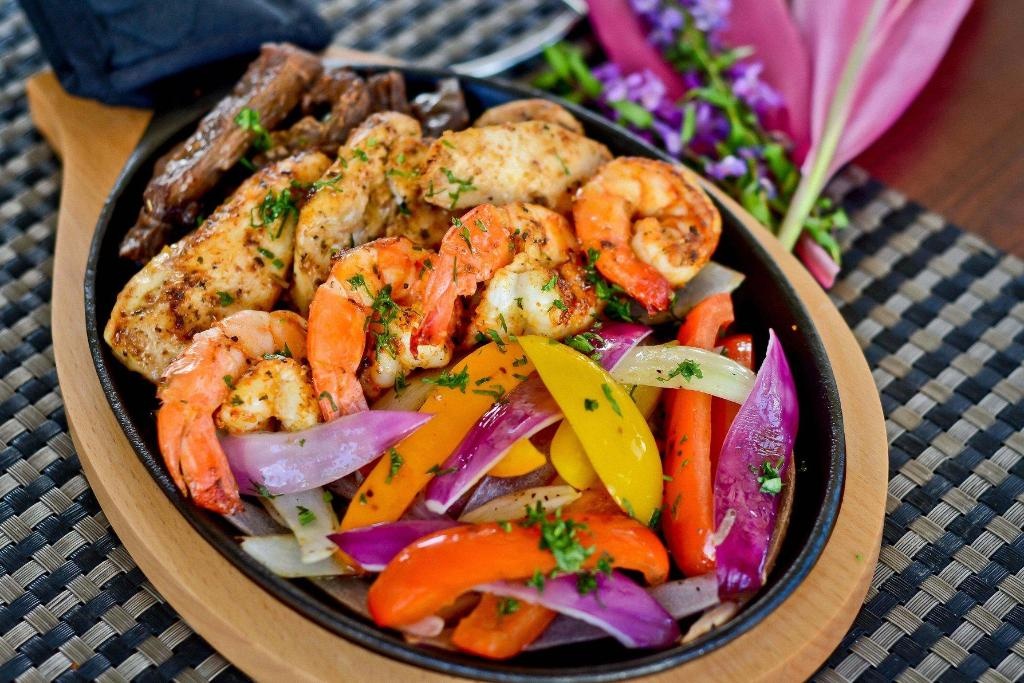 Courtyard Paramaribo  Dining  Dining Image 4 4