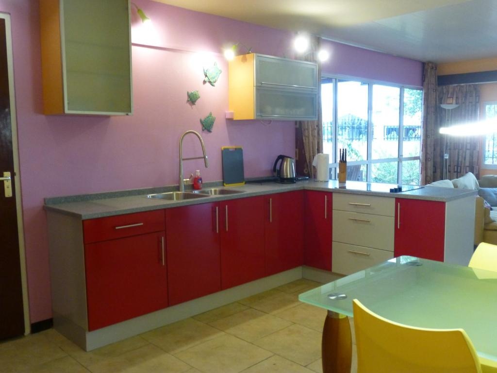 Kekemba Apartments Paramaribo  Facilities  Kitchen 2