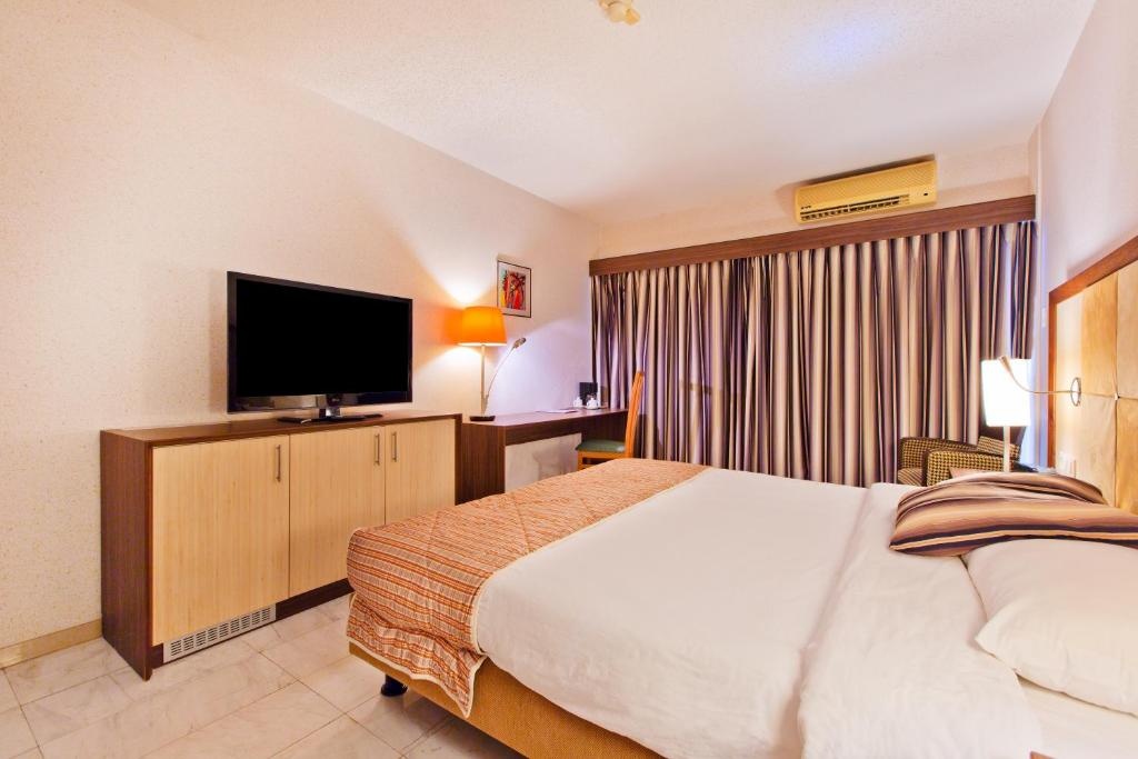 Queens Hotel  Rooms  Double Room 8