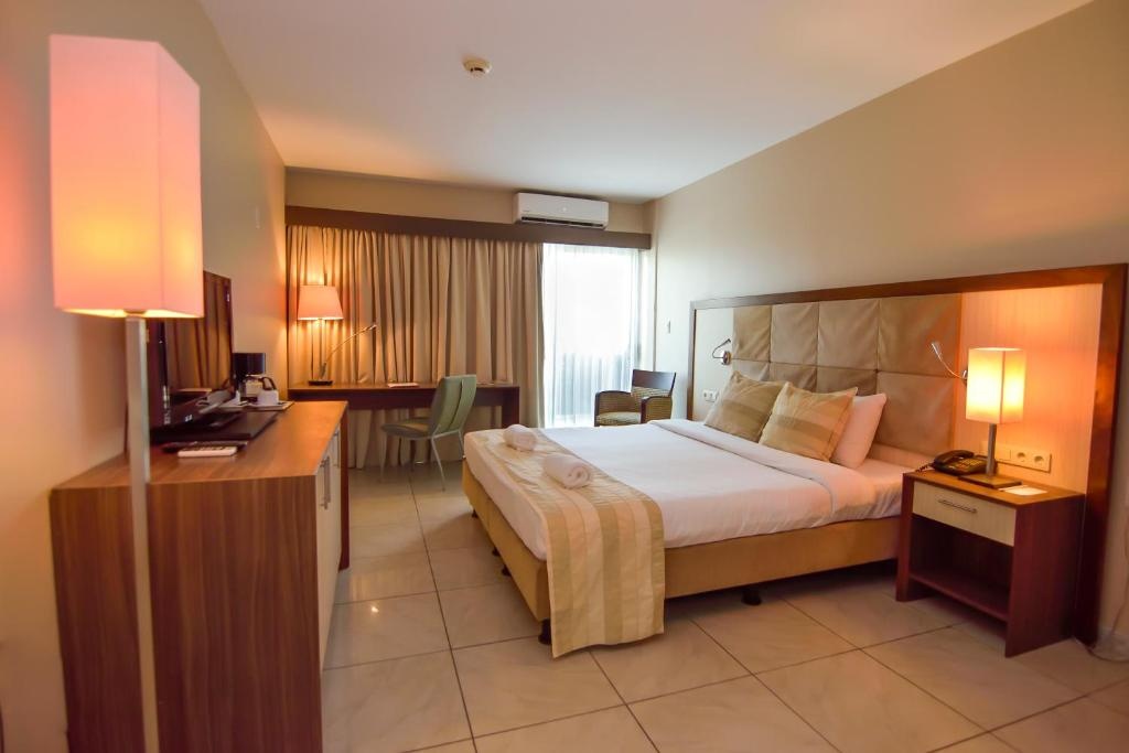 Queens Hotel  Rooms  Rooms Image 10 10