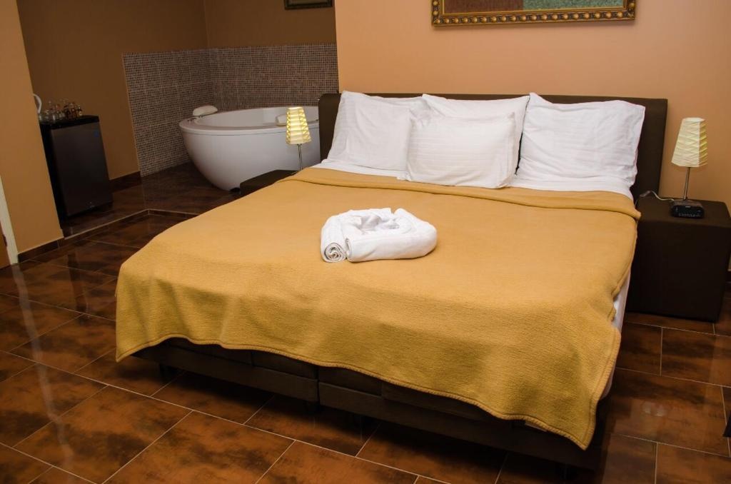 Sheva Hotel  Rooms  Rooms Image 16 16
