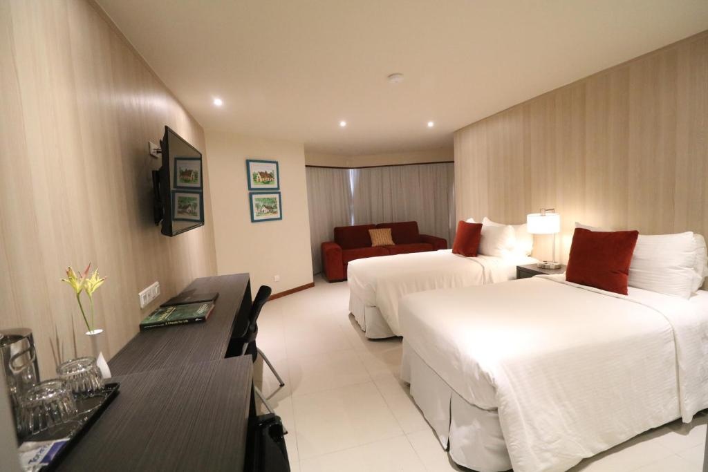 Torarica Resort  Rooms  Executive Suite 6