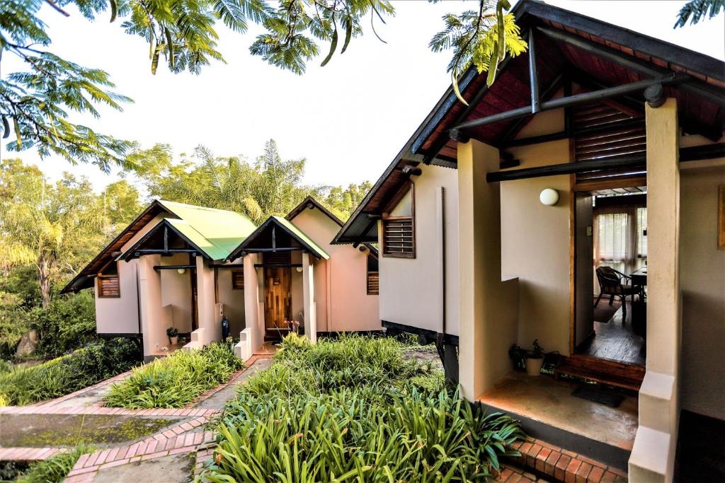 Mantenga Lodge  Property Views  Exterior View 3
