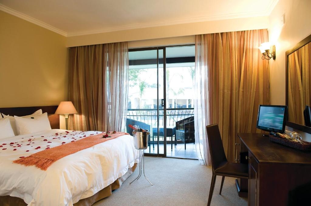 Happy Valley Hotel And Casino  Rooms  Double Room With Balcony And Pool View 6