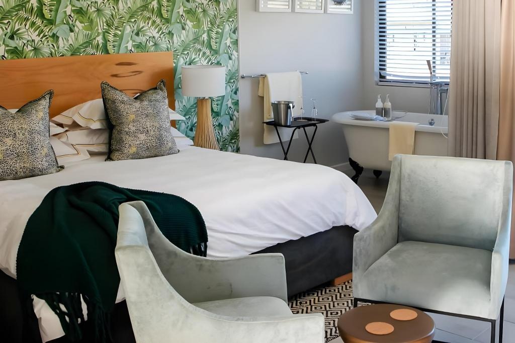 EMfuleni Lifestyle  Rooms  Deluxe Standard King Room 1
