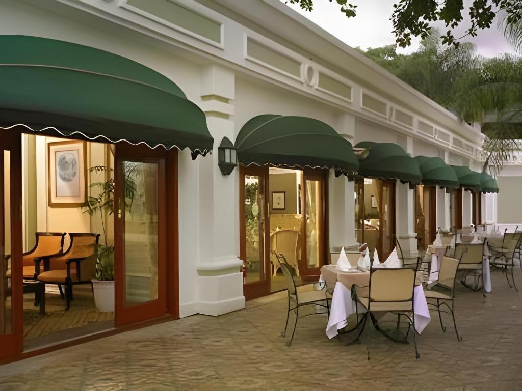 Royal Swazi Spa Hotel  Facilities  Barlounge 12