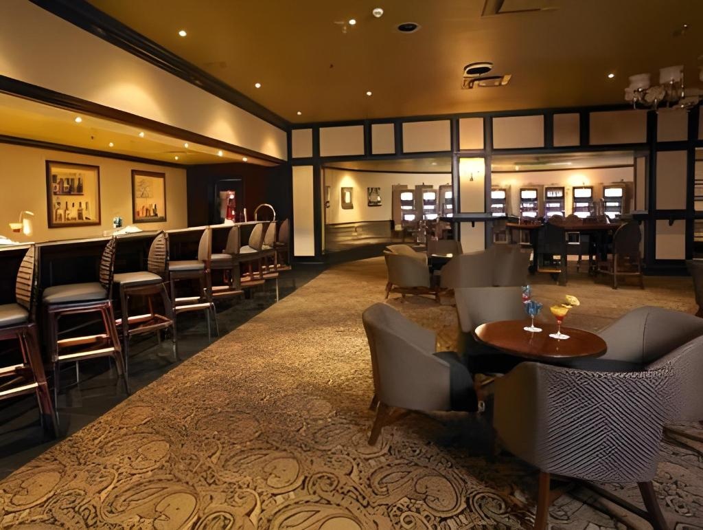 Royal Swazi Spa Hotel  Facilities  Barlounge 7