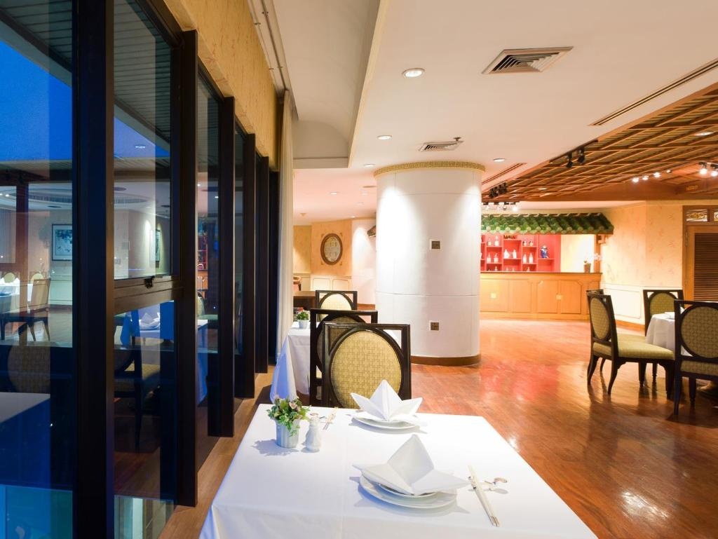 Montien Riverside Hotel Bangkok  Dining  Restaurant 11