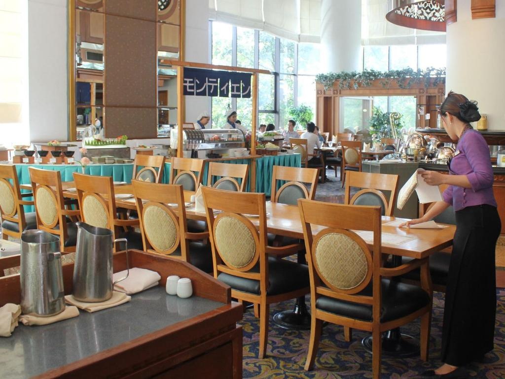 Montien Riverside Hotel Bangkok  Dining  Restaurant 12