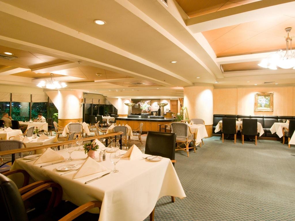 Montien Riverside Hotel Bangkok  Dining  Restaurant 4