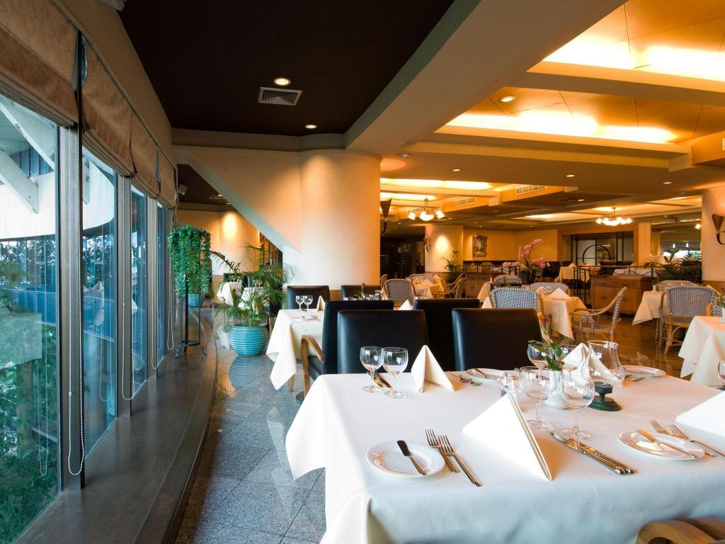 Montien Riverside Hotel Bangkok  Dining  Restaurant 5