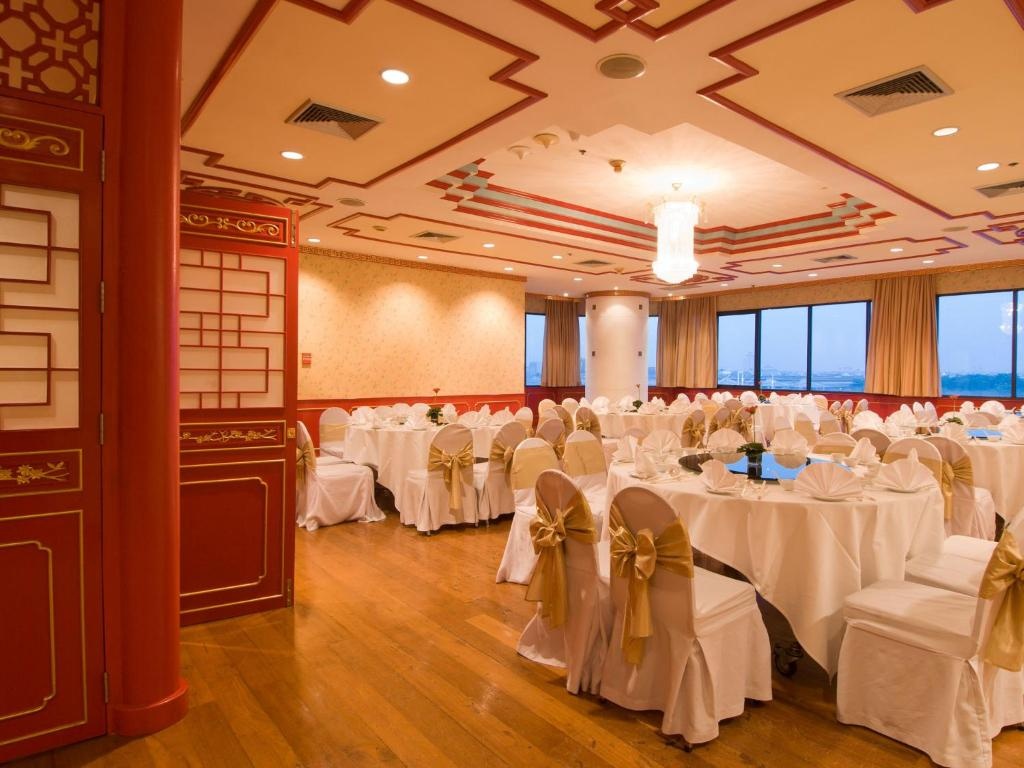 Montien Riverside Hotel Bangkok  Dining  Restaurant 9