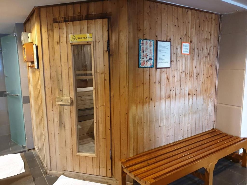 Montien Riverside Hotel Bangkok  Facilities  Attractions 73