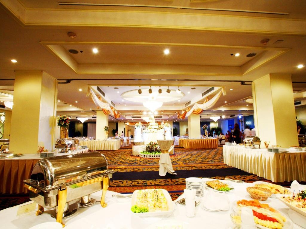 Montien Riverside Hotel Bangkok  Facilities  Banquet Hall 13