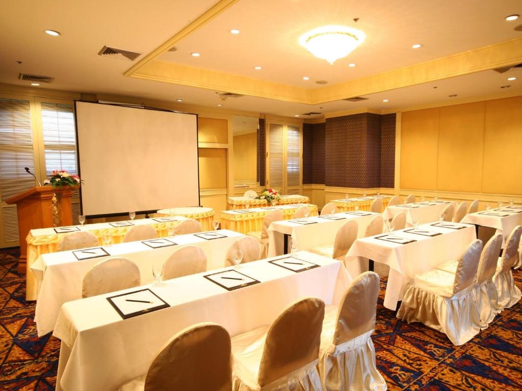 Montien Riverside Hotel Bangkok  Facilities  Banquet Hall 52