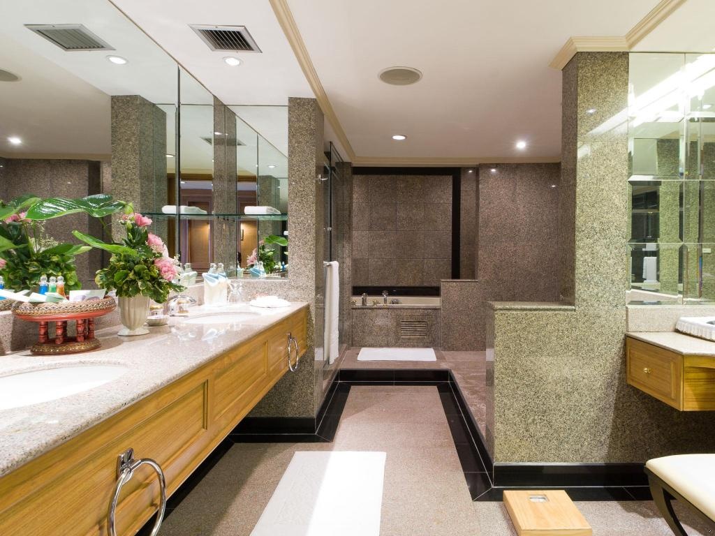 Montien Riverside Hotel Bangkok  Facilities  Bathroom 33