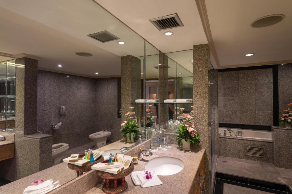 Montien Riverside Hotel Bangkok  Facilities  Bathroom 38