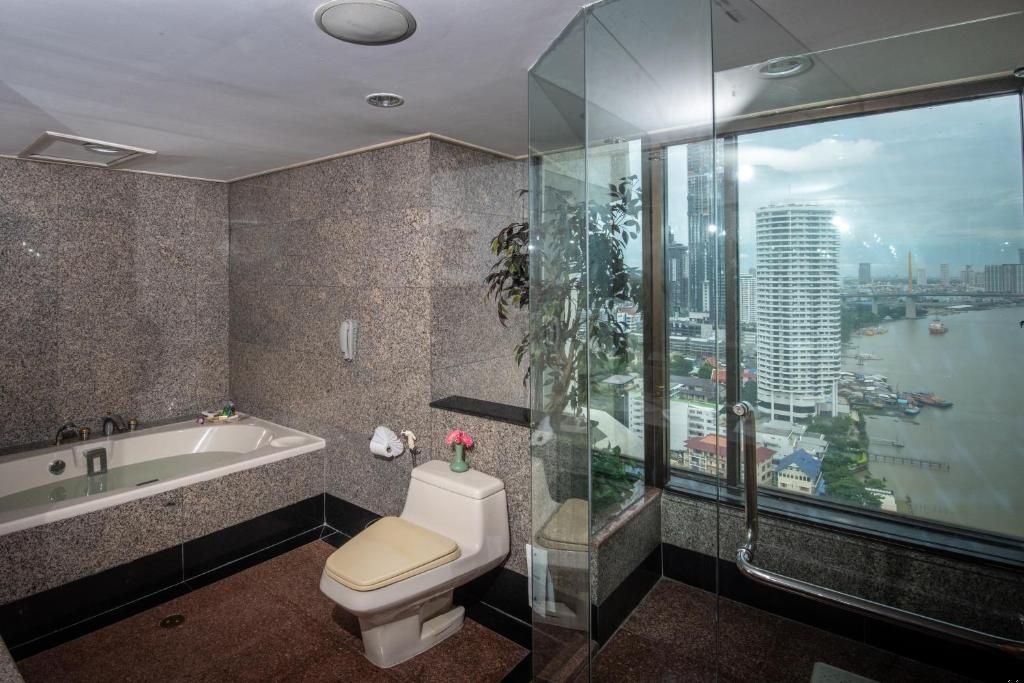 Montien Riverside Hotel Bangkok  Facilities  Bathroom 47