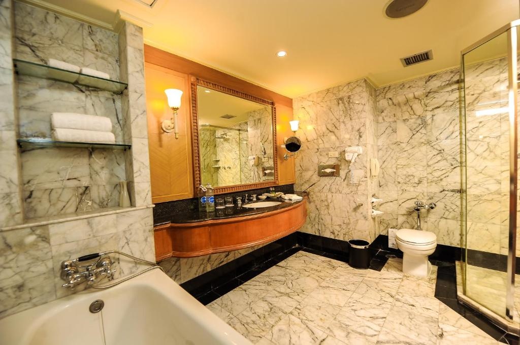 Montien Riverside Hotel Bangkok  Facilities  Bathroom 53