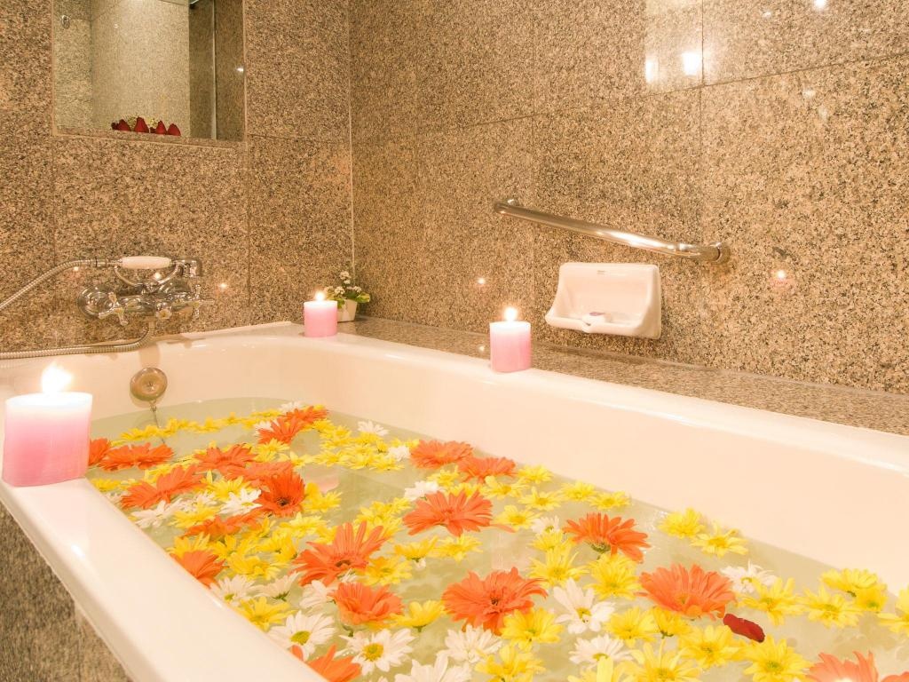 Montien Riverside Hotel Bangkok  Facilities  Bathtub 6