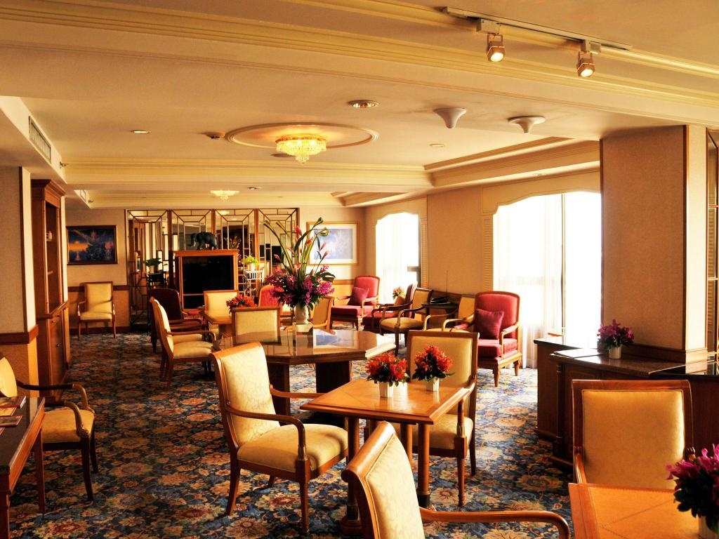 Montien Riverside Hotel Bangkok  Facilities  Executive Lounge 27