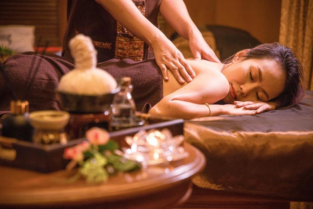 Montien Riverside Hotel Bangkok  Facilities  Massage 77