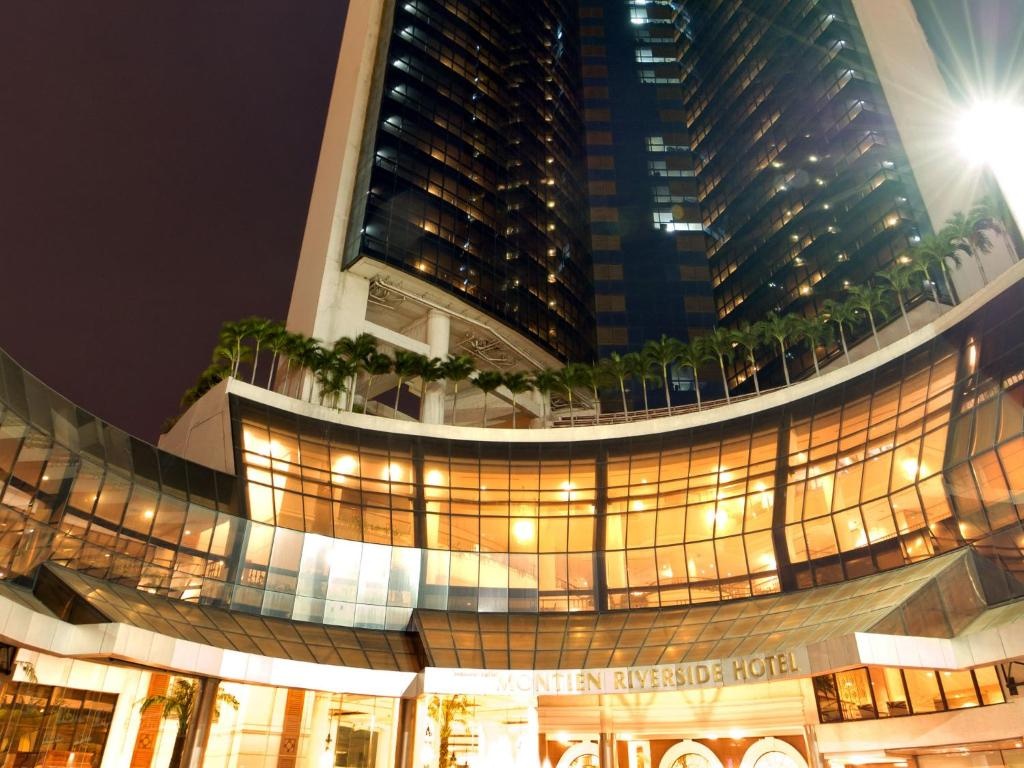 Montien Riverside Hotel Bangkok  Property Views  Entrance 6