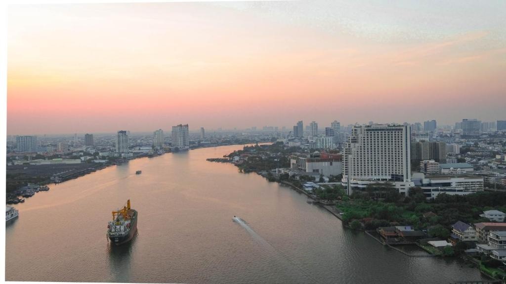 Montien Riverside Hotel Bangkok  Property Views  Exterior View 23