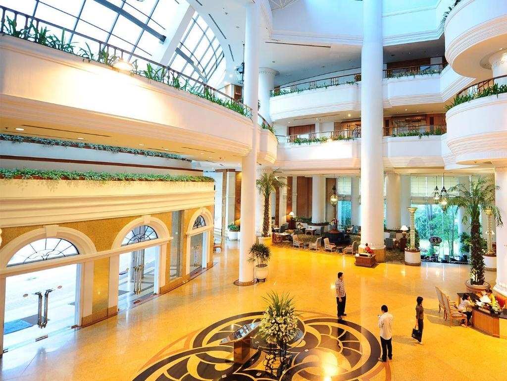 Montien Riverside Hotel Bangkok  Property Views  Lobby 31