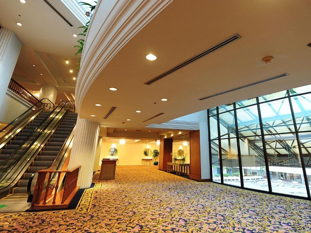 Montien Riverside Hotel Bangkok  Property Views  Lobby 34