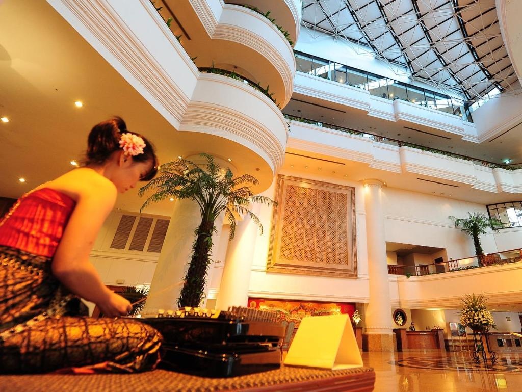 Montien Riverside Hotel Bangkok  Property Views  Lobby 38
