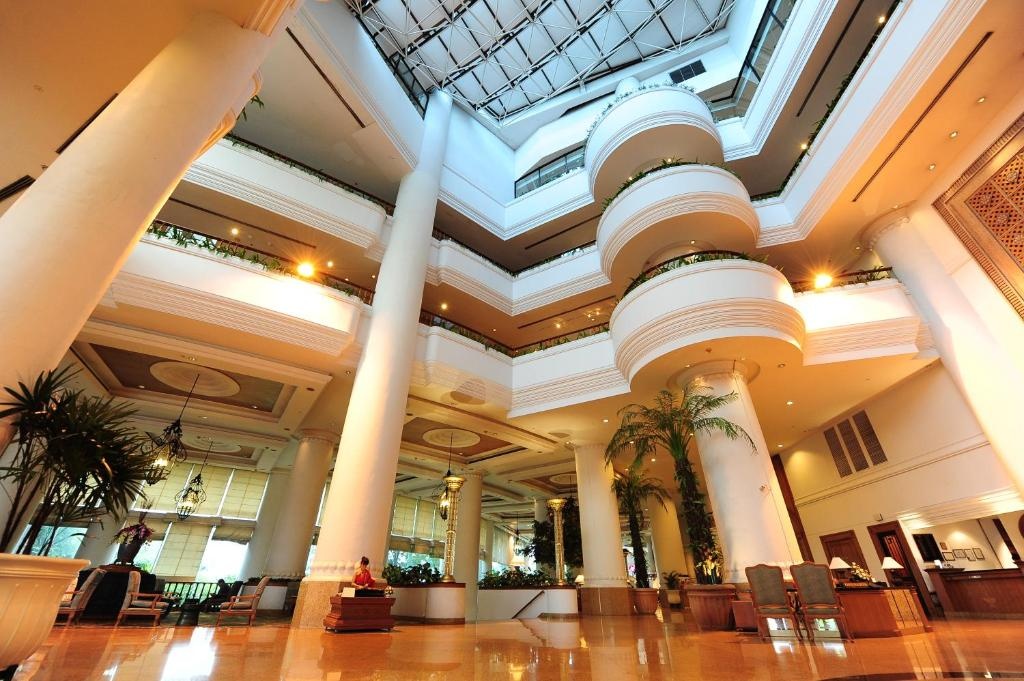Montien Riverside Hotel Bangkok  Property Views  Lobby 41