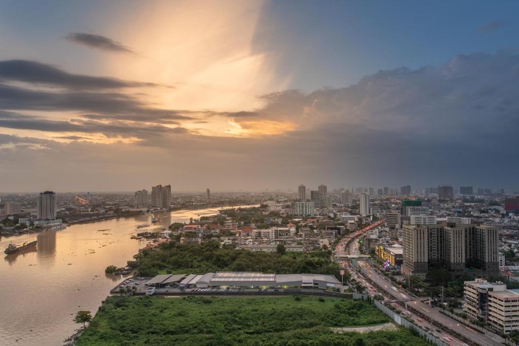 Montien Riverside Hotel Bangkok  Property Views  View 18