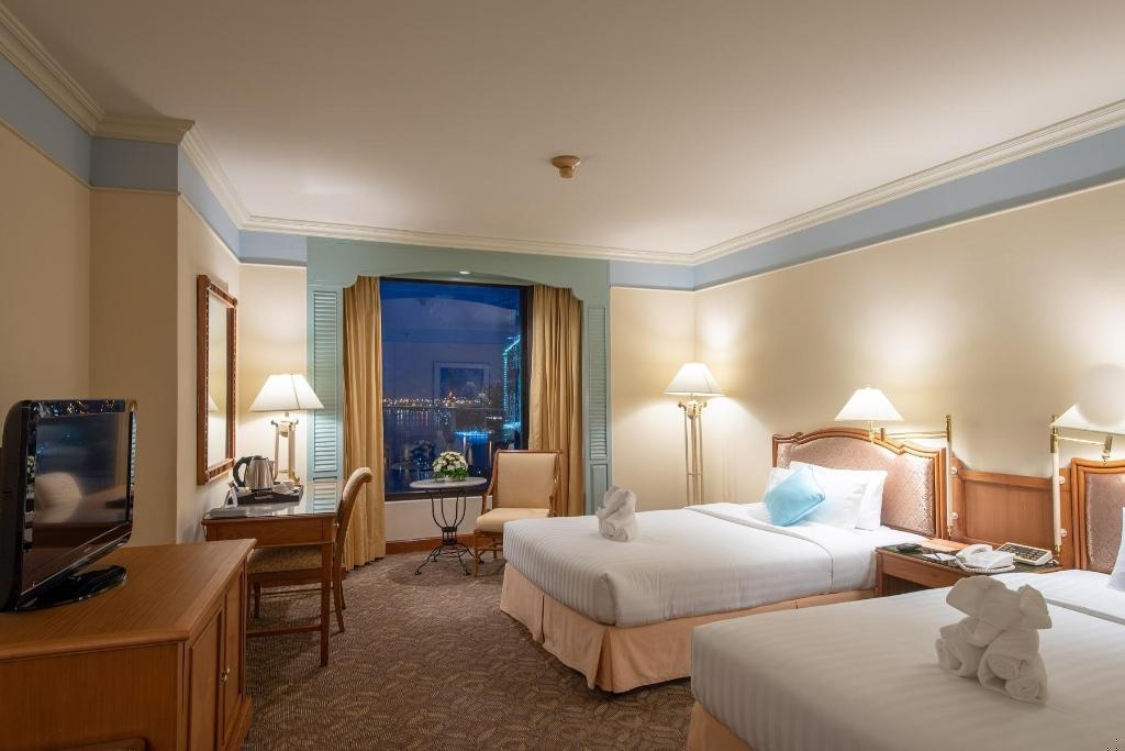 Montien Riverside Hotel Bangkok  Rooms  Deluxe River View Bed 13