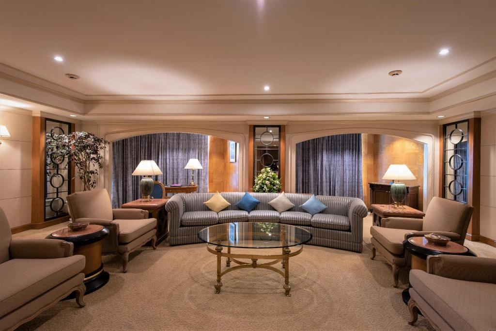 Montien Riverside Hotel Bangkok  Rooms  King Suite Separate Living Room 8