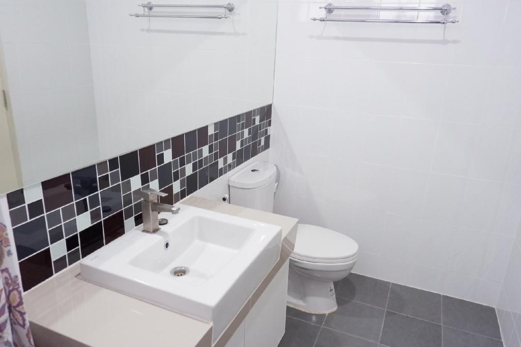 Duplex Home Near DMKIMPACT Arena ExhibitionCentrefacilitiesBathroom12