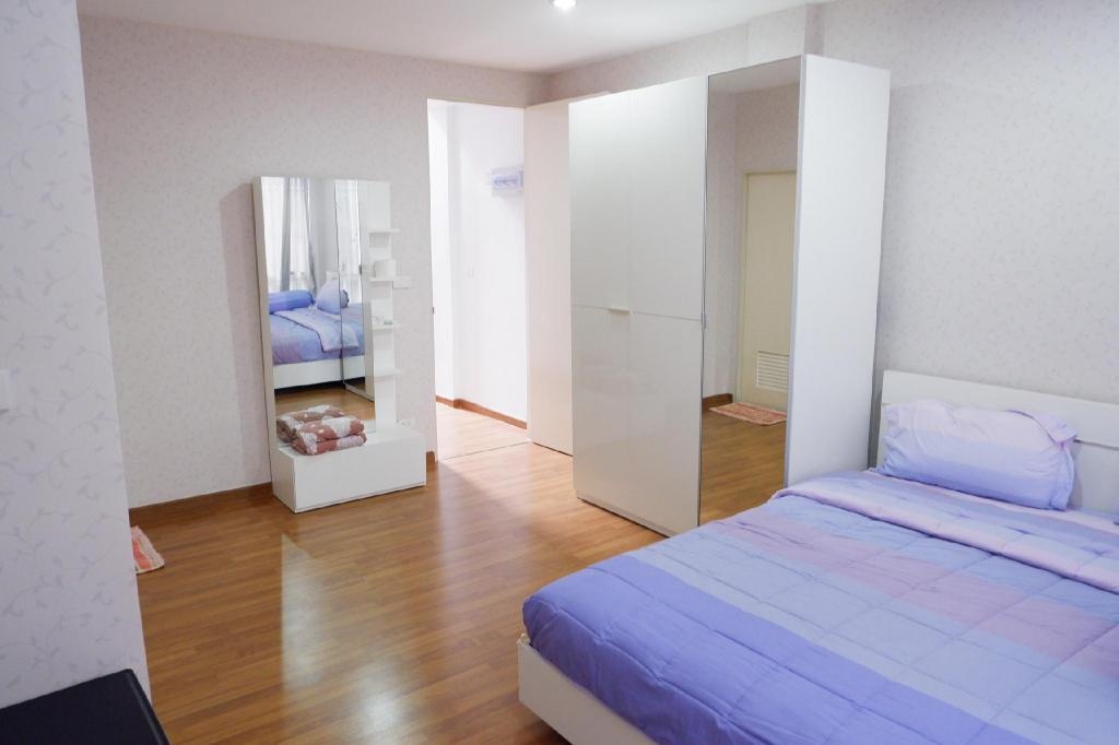 Duplex Home Near DMKIMPACT Arena ExhibitionCentrefacilitiesBedroom2